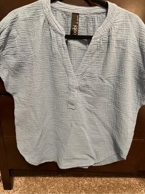 bobi Light Blue Gauze V-Neck Short Sleeve Top